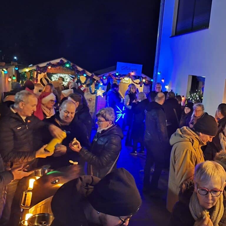 Große Herzen, kleines Ambiente: Privater Weihnachtsmarkt der Riegers sammelt Spenden für Hettstedter Kinder