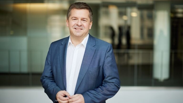 Generationswechsel in Magdeburg: Sven Schulze zum neuen Ministerpräsidenten gewählt