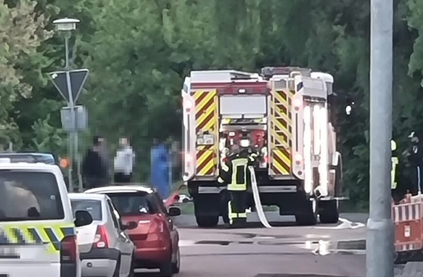 Dramatische Rettung in der Novalisstraße: Mutter und Kinder über Drehleiter aus brennendem Haus gerettet
